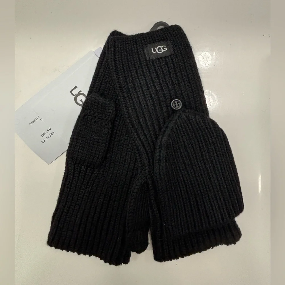 UGG Black Knit Convertible Mittens in black.